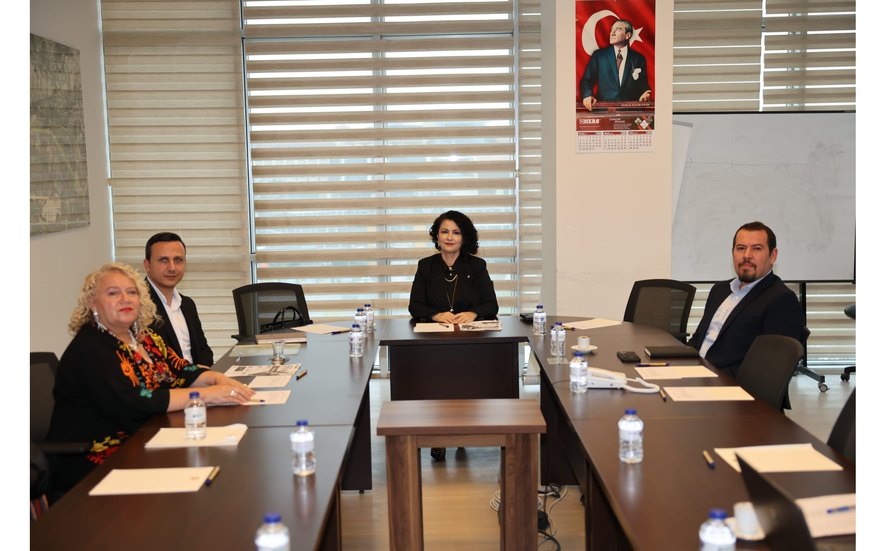 TOBB Afyonkarahisar Kadın Girişimciler Kurulu İcra Komitesi Toplantısı, İcra Komitesi Başkanı Funda Güleç Yaman’ın idaresinde gerçekleştirildi. Toplan